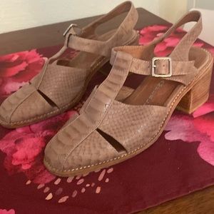 Jeffrey Campbell Tan block heeled shoe